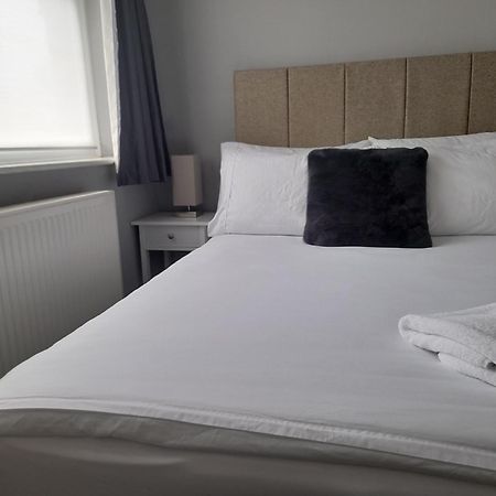 Bright 4-Bed House 15 Min To Manchester Centre Villa Kültér fotó