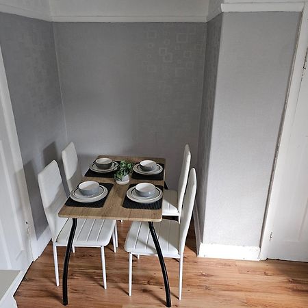 Bright 4-Bed House 15 Min To Manchester Centre Villa Kültér fotó