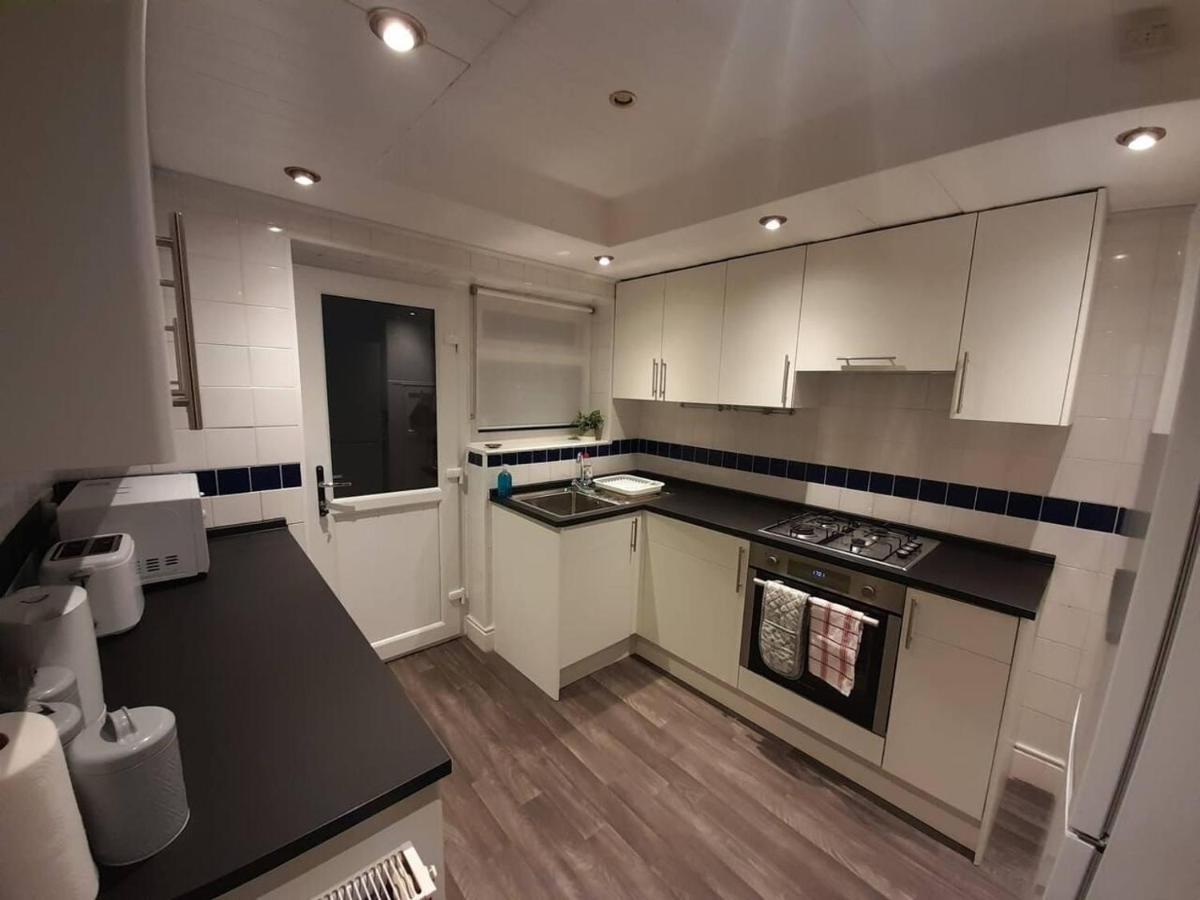 Bright 4-Bed House 15 Min To Manchester Centre Villa Kültér fotó