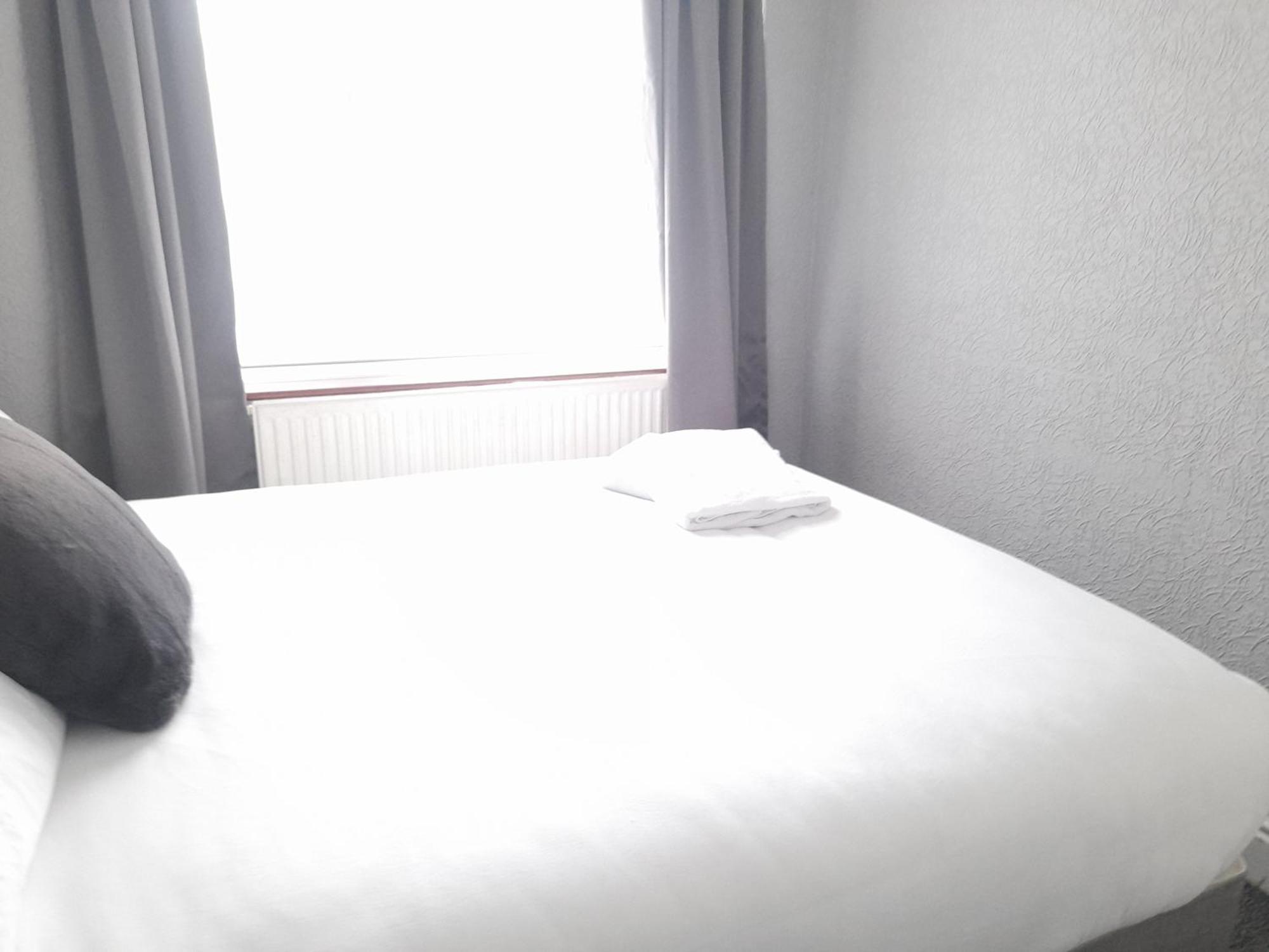 Bright 4-Bed House 15 Min To Manchester Centre Villa Kültér fotó
