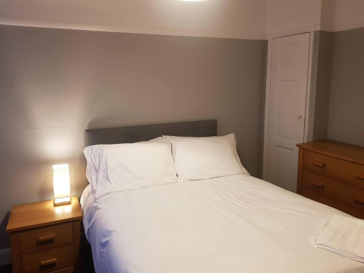 Bright 4-Bed House 15 Min To Manchester Centre Villa Kültér fotó