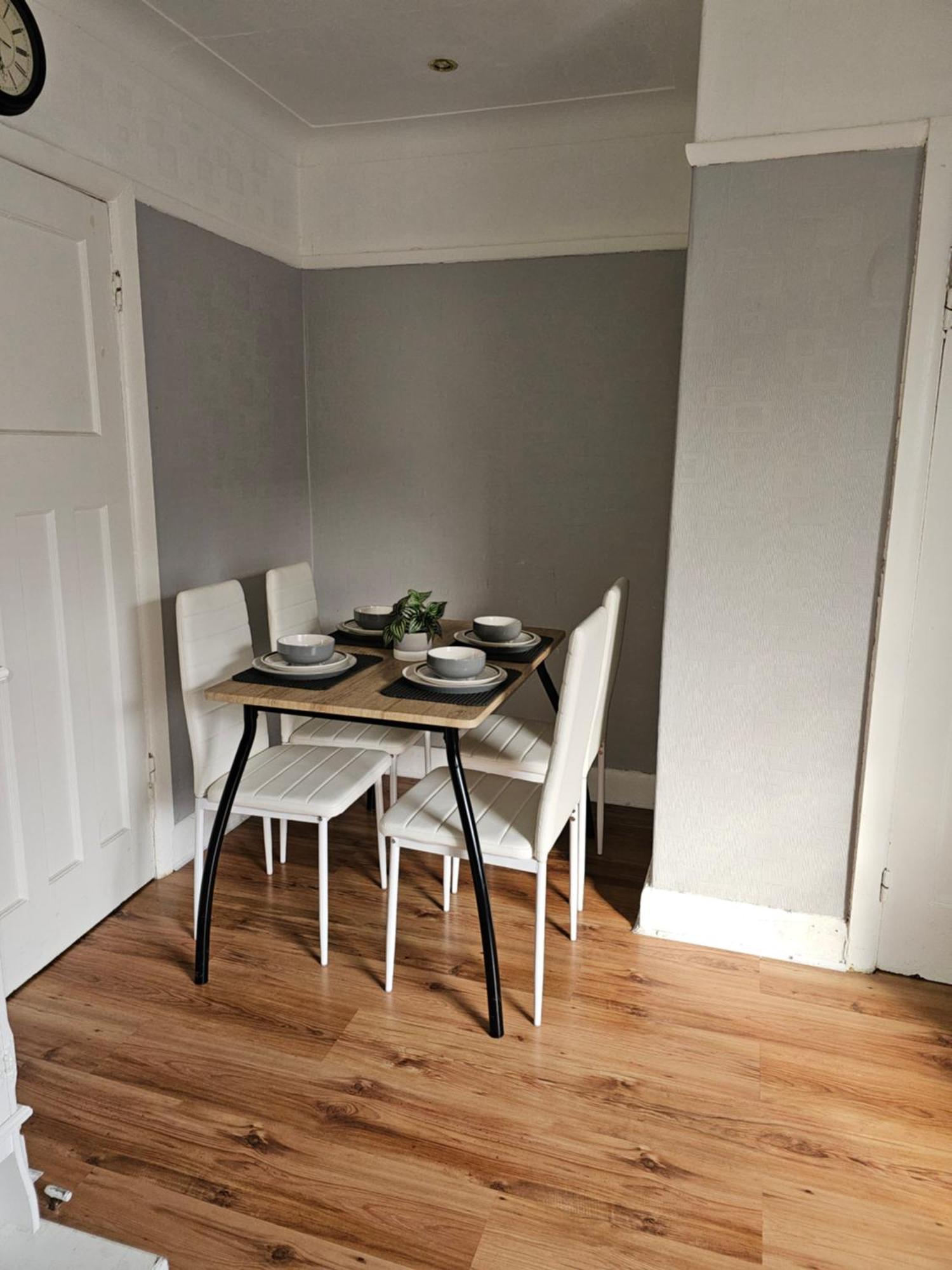 Bright 4-Bed House 15 Min To Manchester Centre Villa Kültér fotó